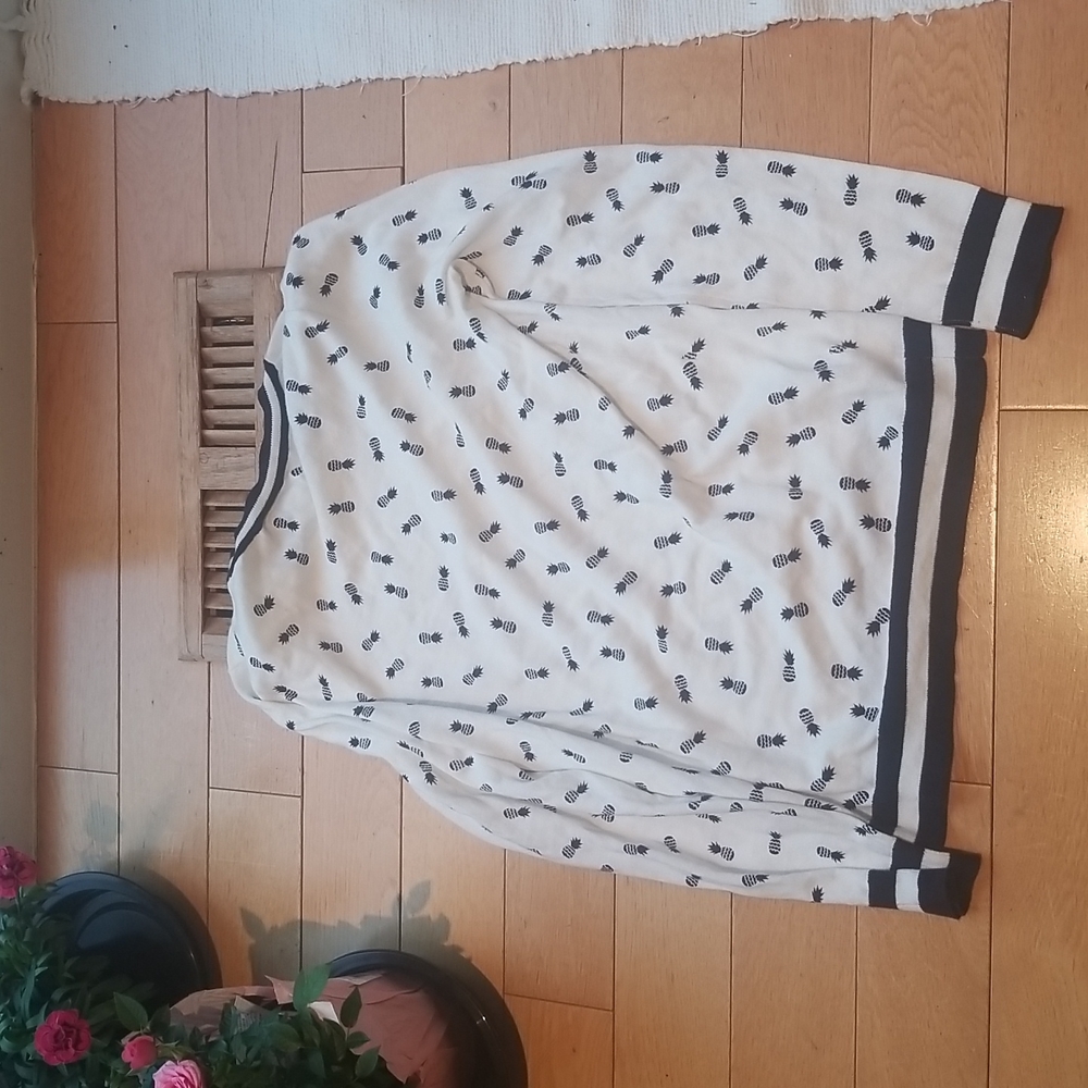 J.Crew XXS Dark Navy and White Pinapple Sweater - Picture 4 of 4